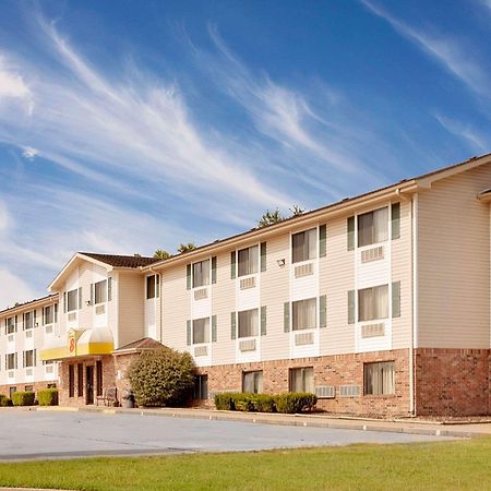 Super 8 By Wyndham Fayetteville Dış mekan fotoğraf