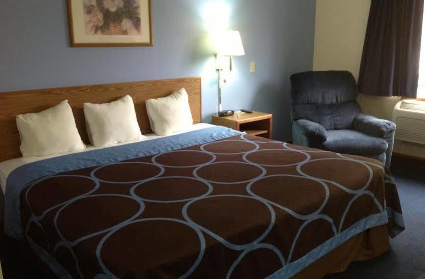 Super 8 By Wyndham Fayetteville Dış mekan fotoğraf