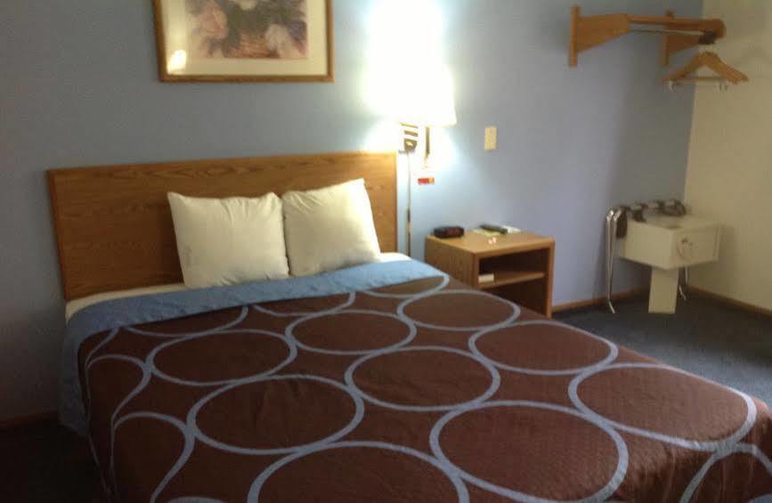 Super 8 By Wyndham Fayetteville Dış mekan fotoğraf