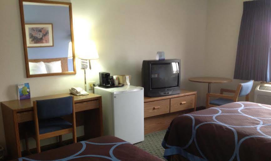 Super 8 By Wyndham Fayetteville Dış mekan fotoğraf